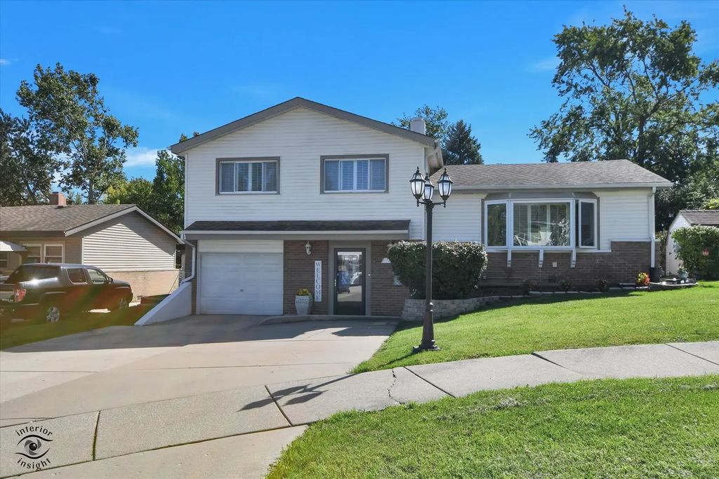 9101 Elm Circle, Hickory Hills