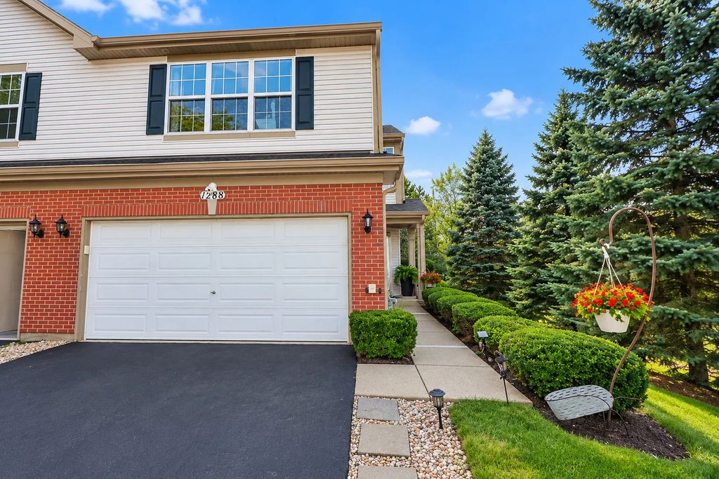 1288 W Black Wolf Road, Round Lake