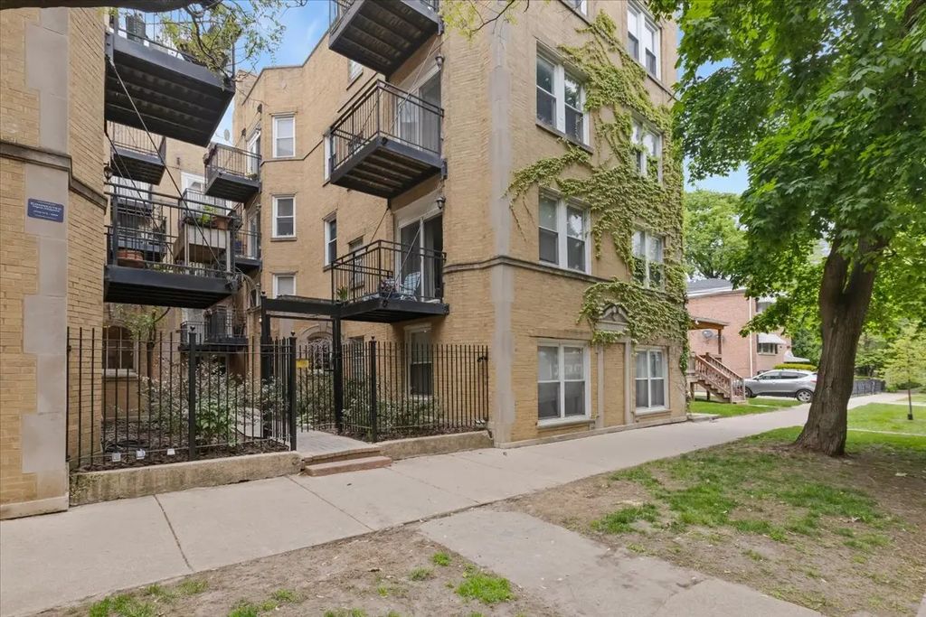 7050 N Damen Avenue 3s, Chicago