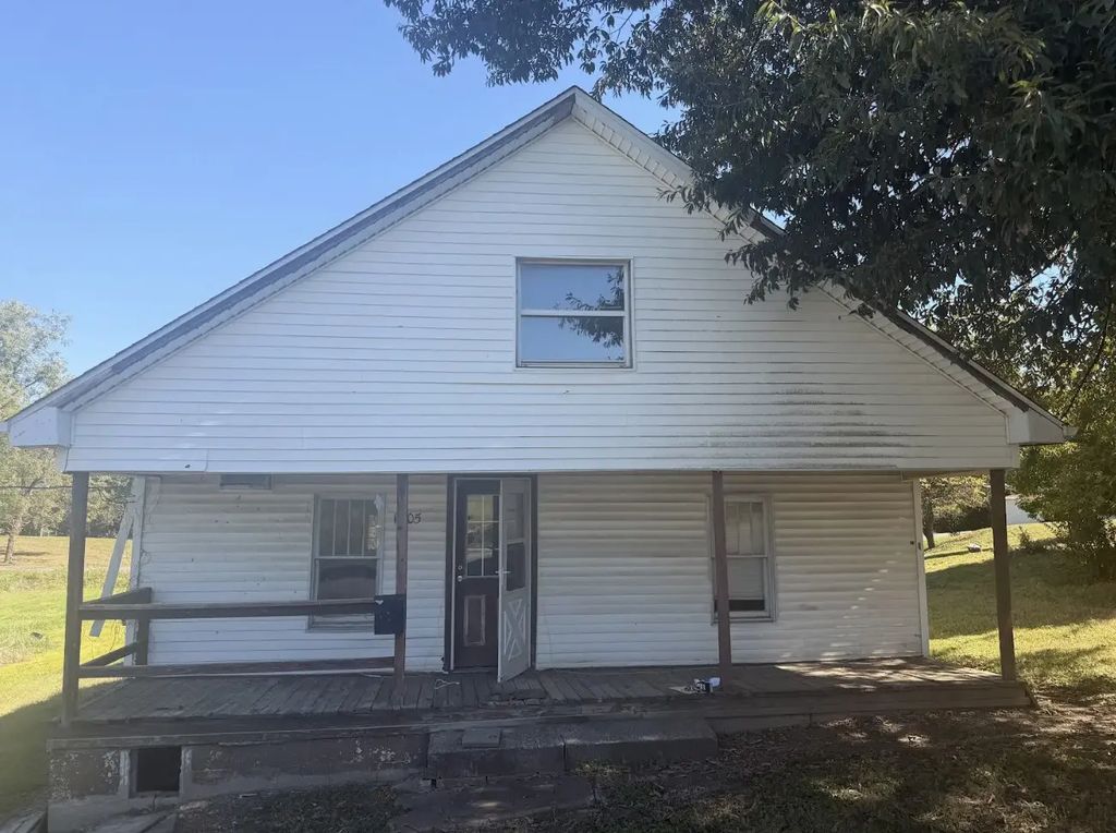 1405 Newton Avenue, Johnston City