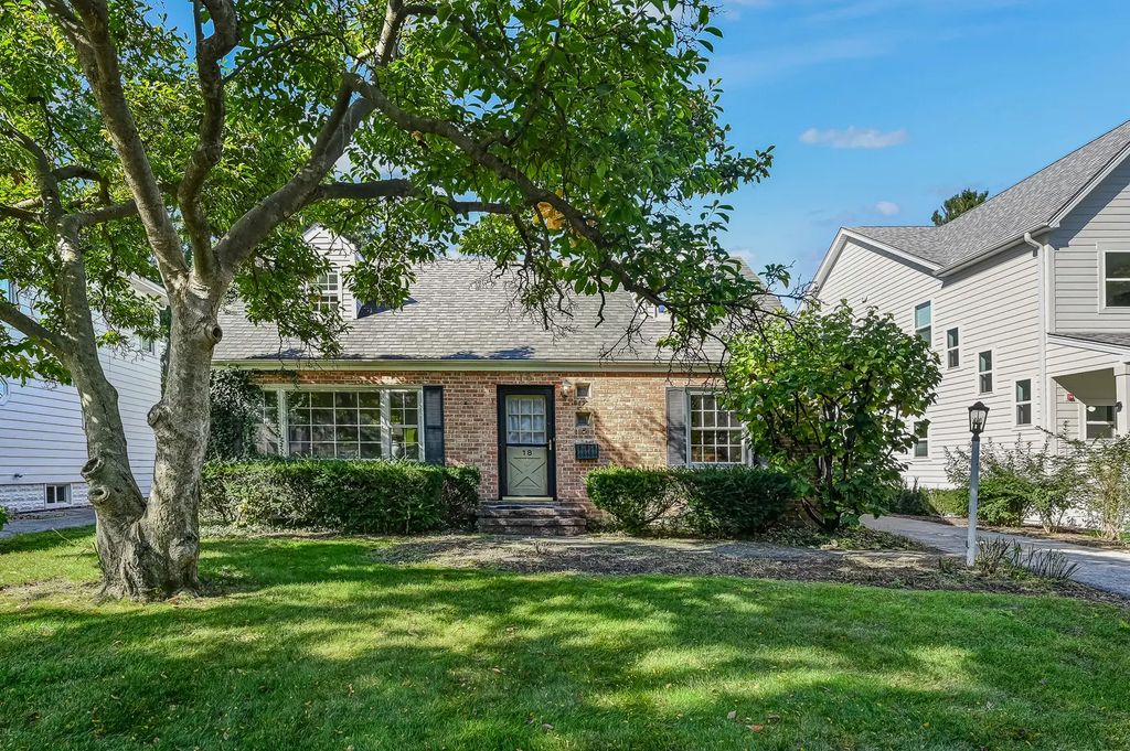 18 Oxford Avenue, Clarendon Hills