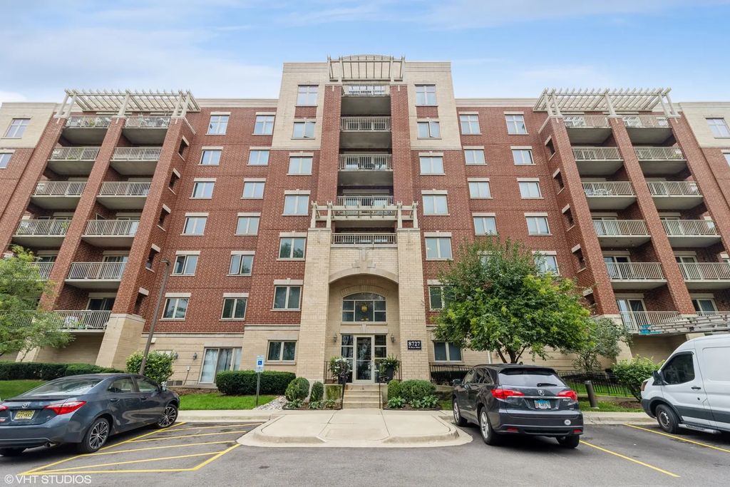 8727 W Bryn Mawr Avenue 206, Chicago