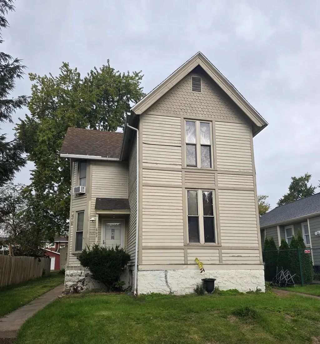 602 Kenilworth Court, Clinton