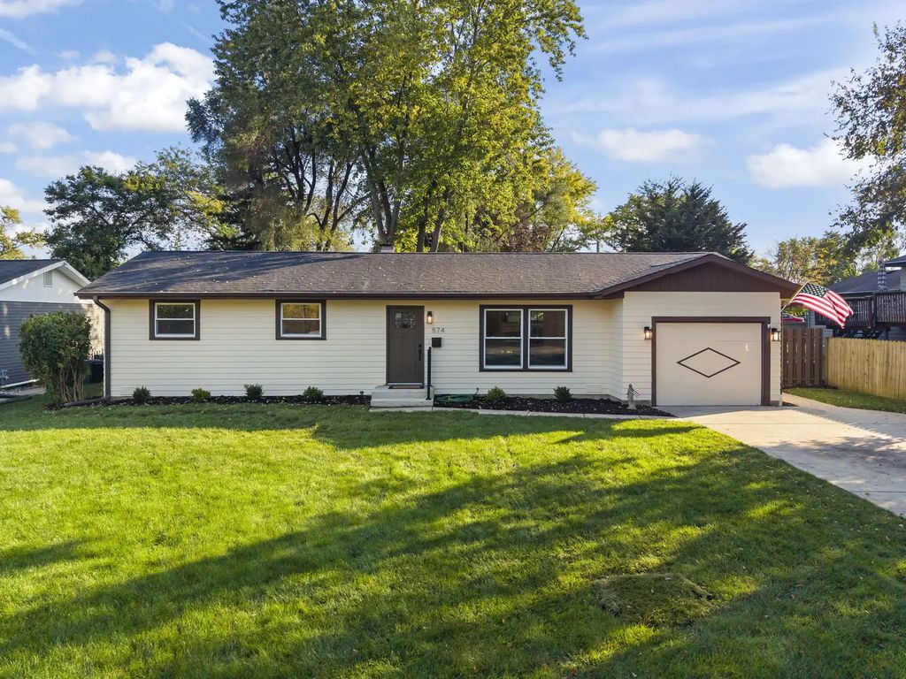 574 Cheyenne Trail, Carol Stream