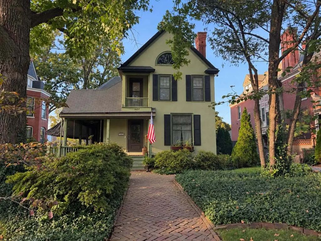 1637 York Street, Quincy