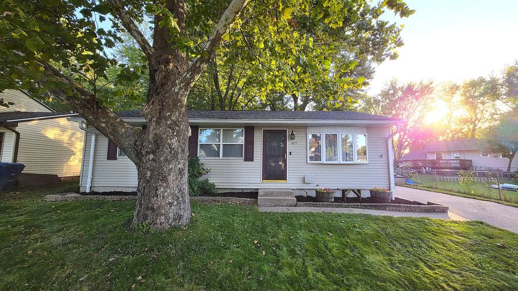 2015 Valley Drive, Davenport
