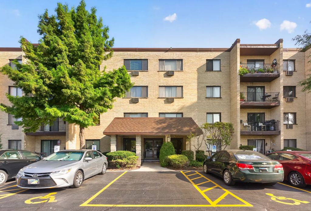 7211 Wolf Road 109a, Indian Head Park