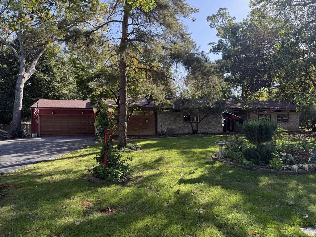 6n081 Hillcrest Drive, Medinah