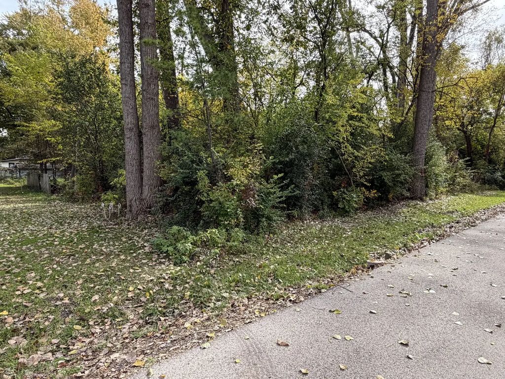 S Riverdale Road, McHenry