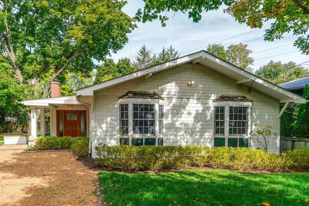 20 W Old Elm Road, Lake Forest