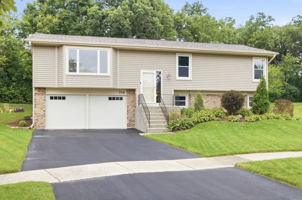 308 Nelson Court, Bolingbrook