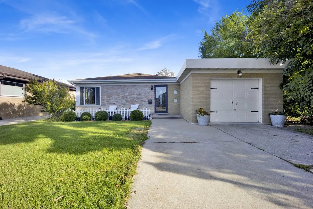 1520 Oakton Street, Park Ridge