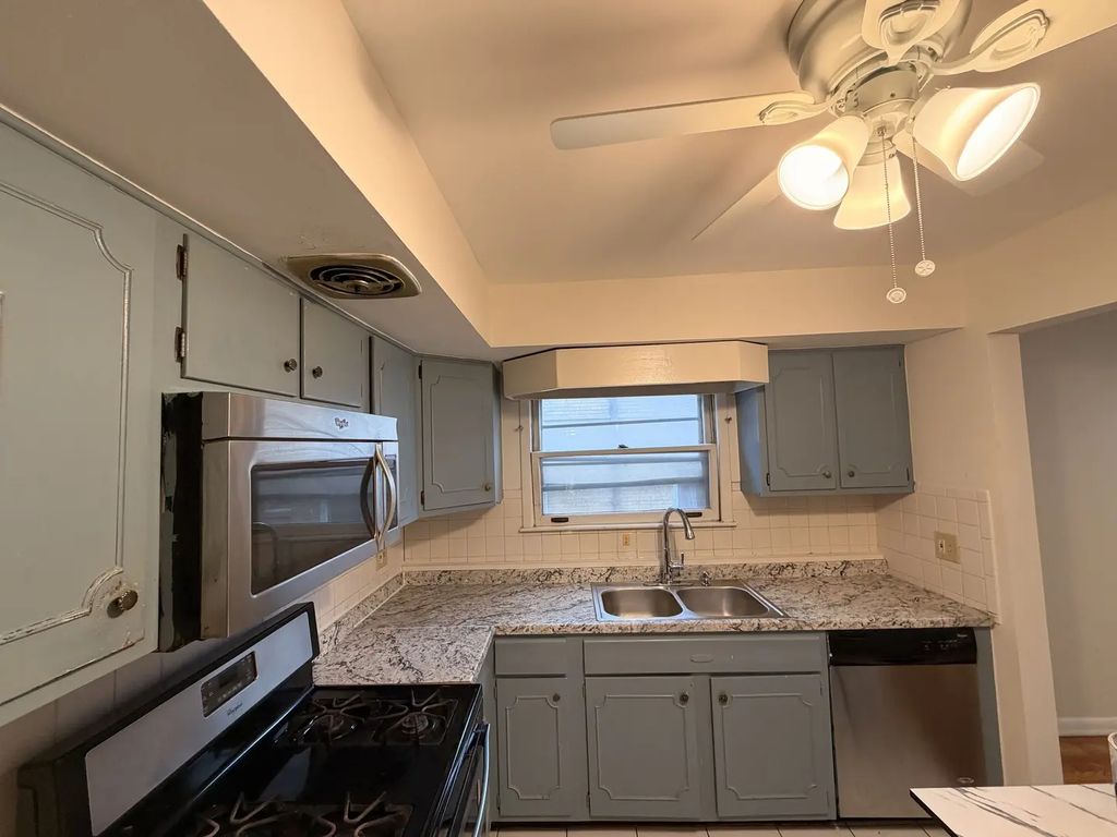 1615 Howard Street 201, Evanston