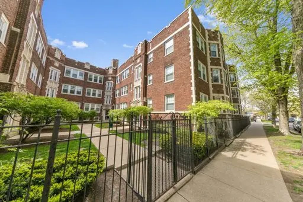 1067 W Glenlake Avenue 2, Chicago