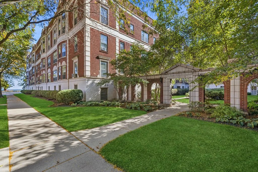 482 Sheridan Road 1, Evanston