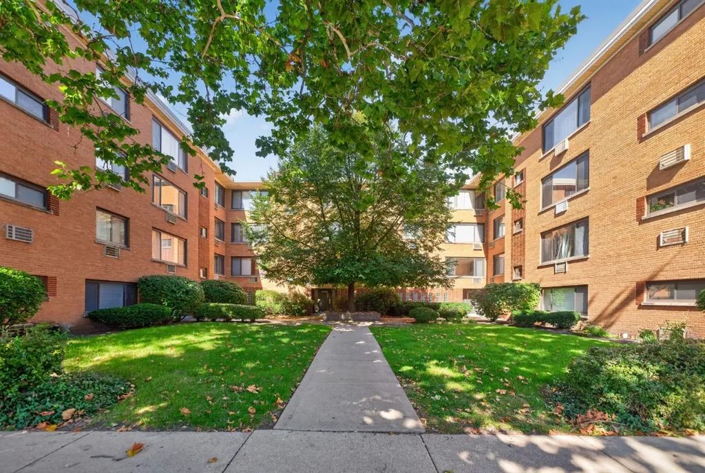 2710 W Lunt Avenue 107, Chicago