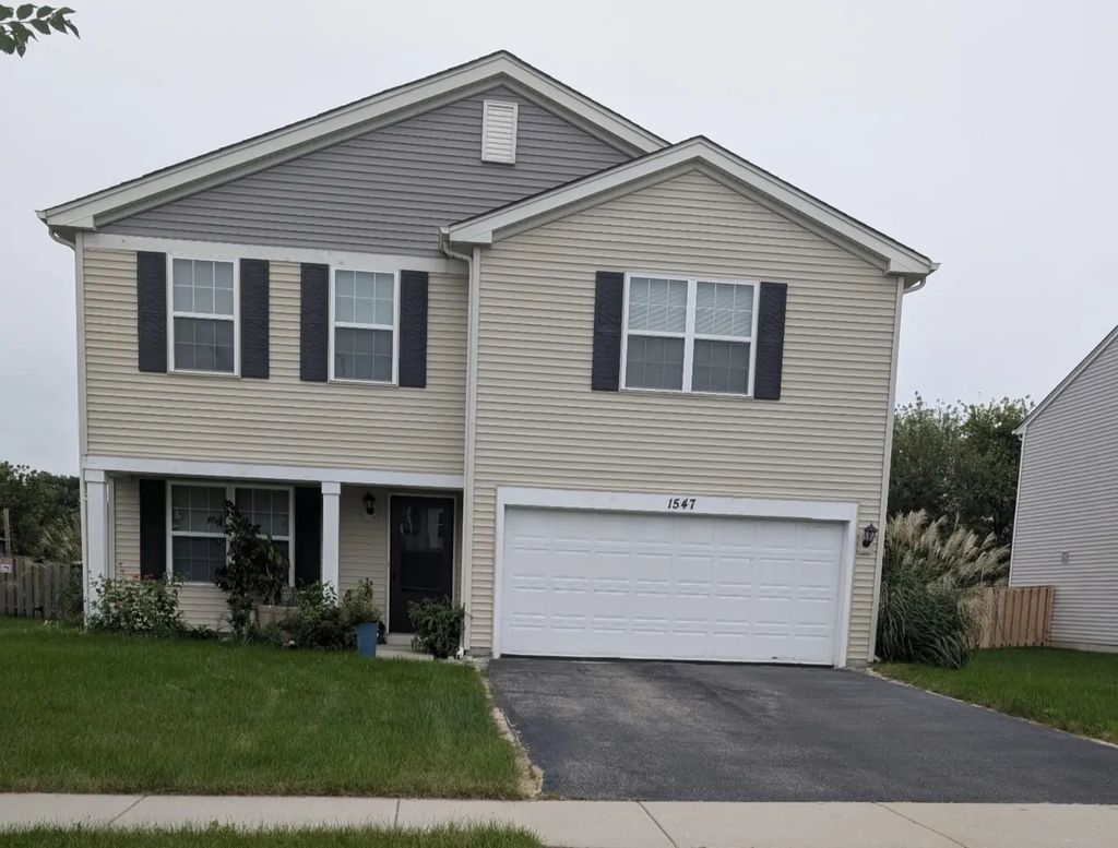 1547 Crest Drive, Pingree Grove