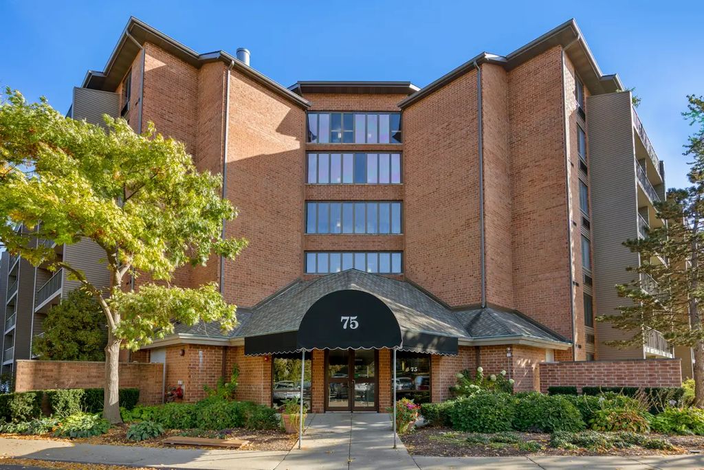 75 Kristin Circle 218, Schaumburg