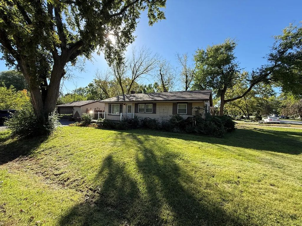 6101 Stonewall Avenue, Downers Grove