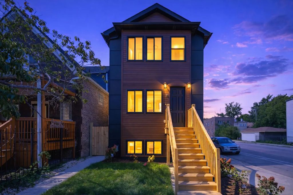 956 N Saint Louis Avenue, Chicago
