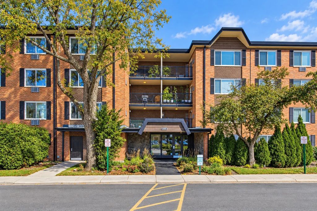 1207 S Old Wilke Road 210, Arlington Heights