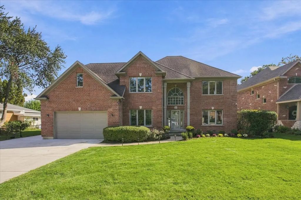 1203 N Burning Bush Lane, Mount Prospect
