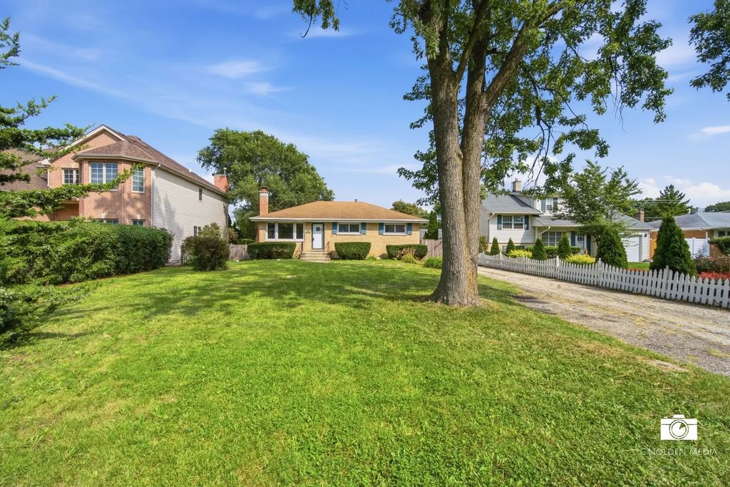 599 N Willow Road, Elmhurst