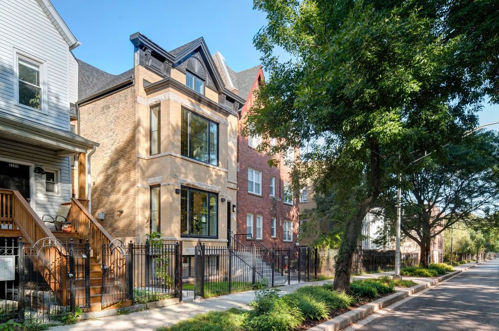 2126 N Sawyer Avenue, Chicago