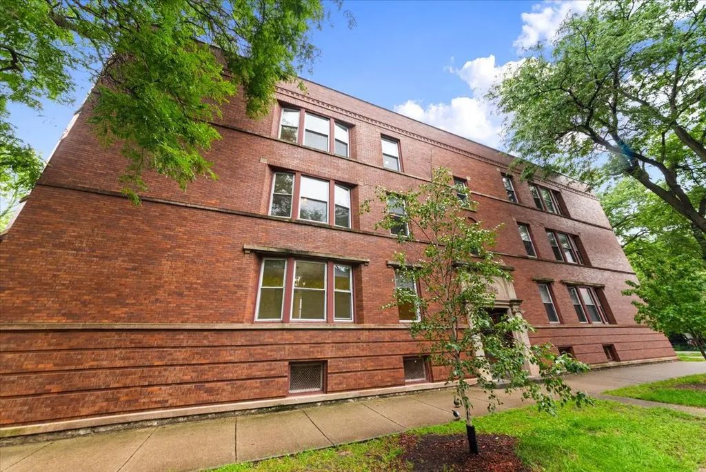 1353 W Catalpa Avenue 3, Chicago