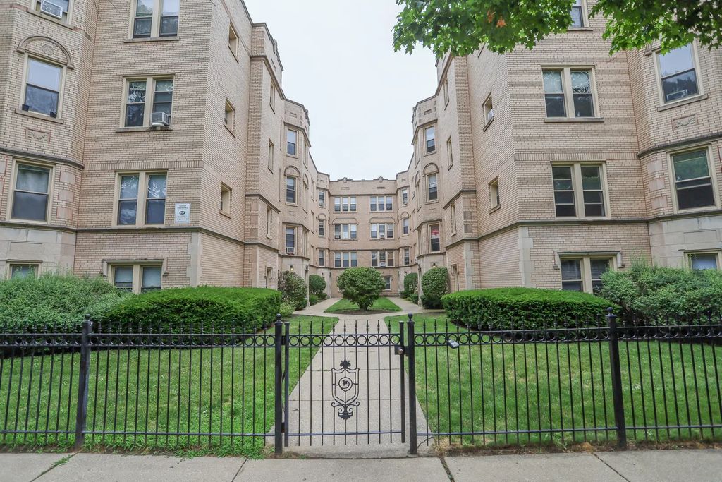 7447 N Claremont Avenue 3f, Chicago