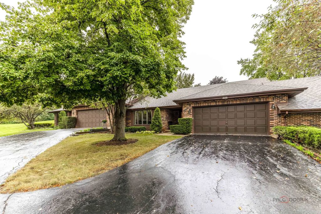 822 Brian Court, Gurnee