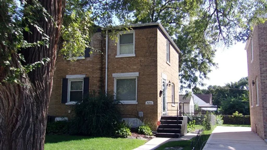 4206 Oak Street, Bellwood