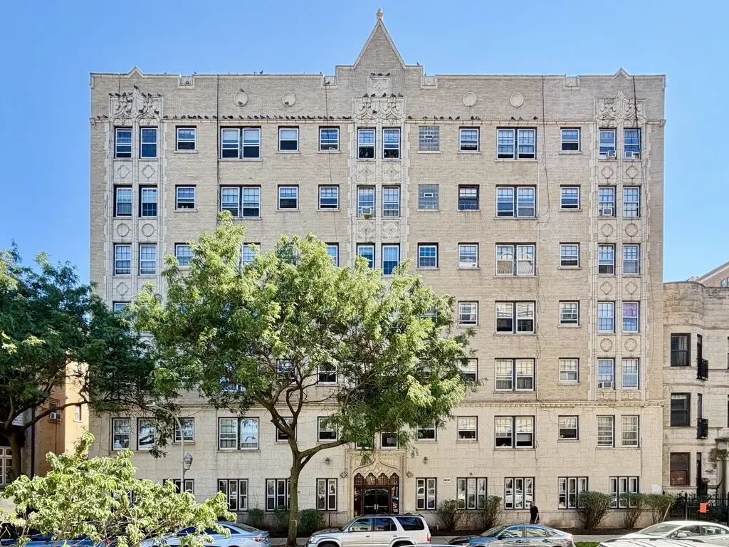 917 W Eastwood Avenue 107, Chicago