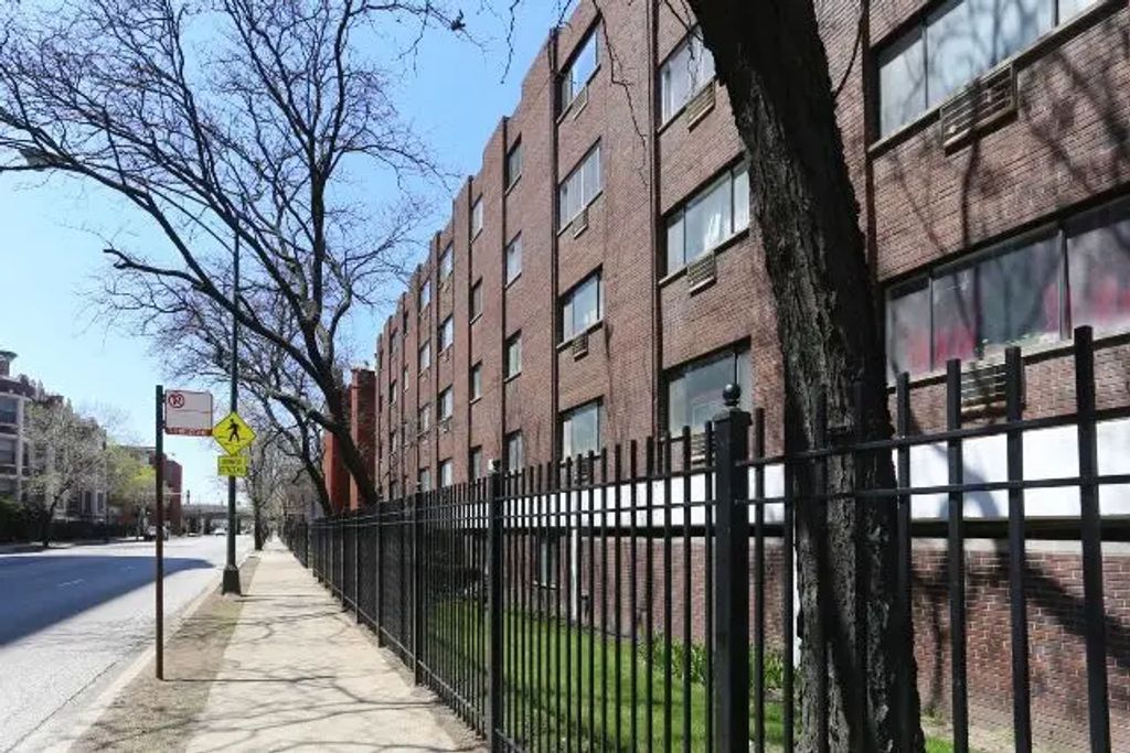 1040 W Hollywood Avenue 310, Chicago