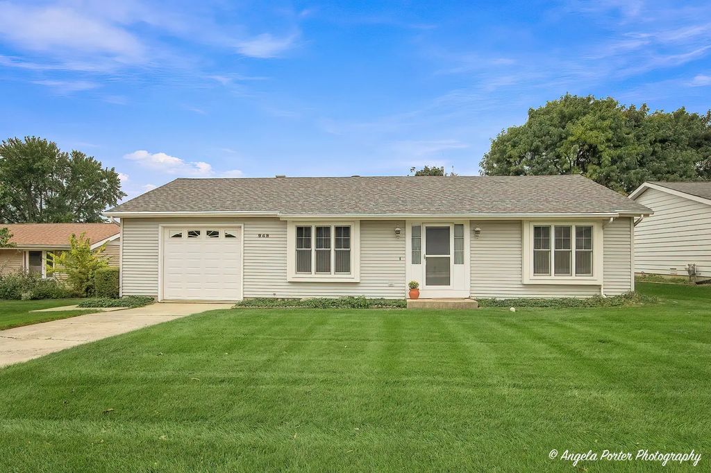 948 Wiltshire Drive, McHenry