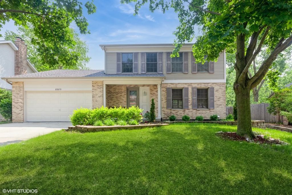 8885 Dryden Street, Woodridge