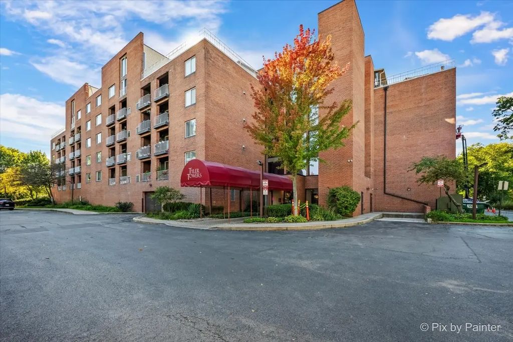 1450 Plymouth Lane 203, Elgin