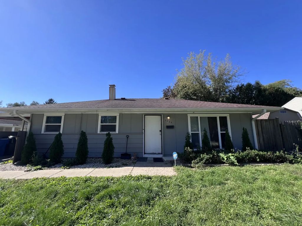 2335 Arrow Street, Carpentersville