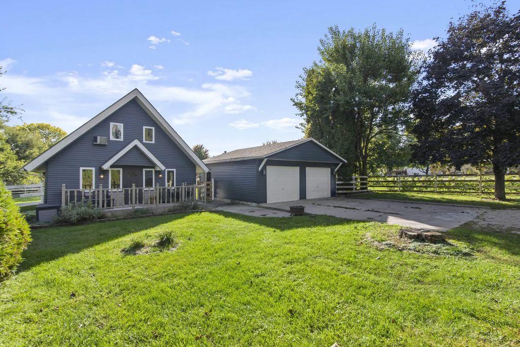 4686 E 2351st Road, Lake Holiday