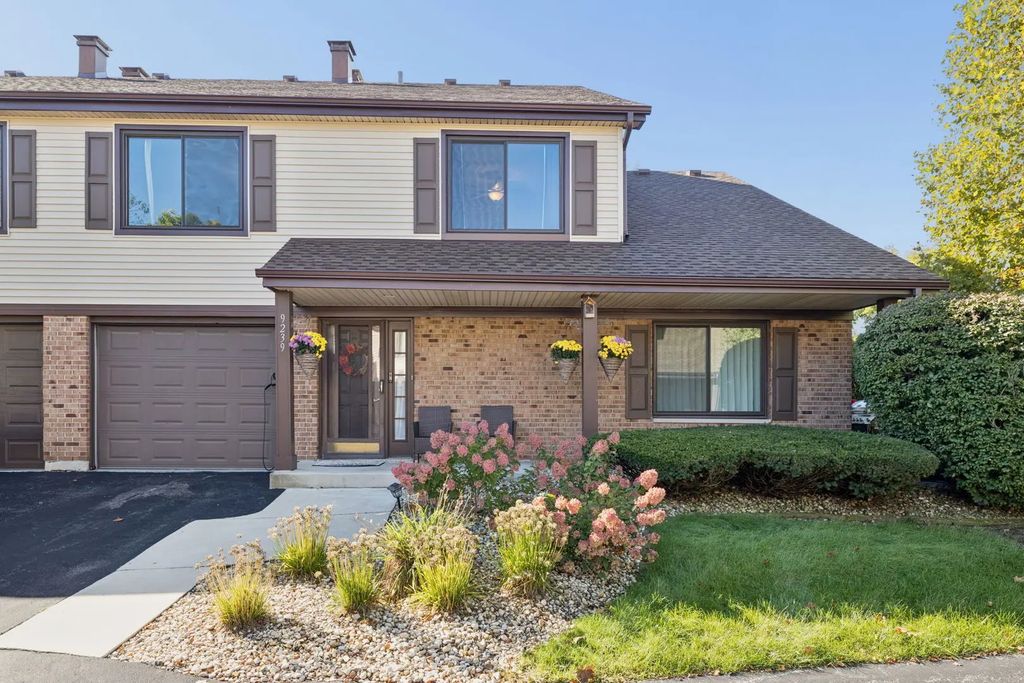 9239 Woodbury Court, Orland Park