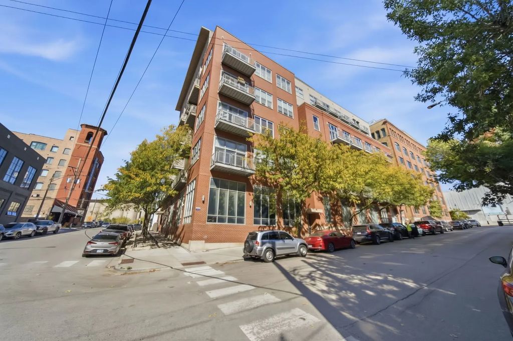824 W Superior Street 409, Chicago
