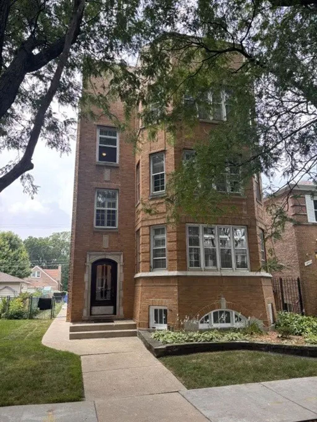 10916 S Artesian Avenue, Chicago