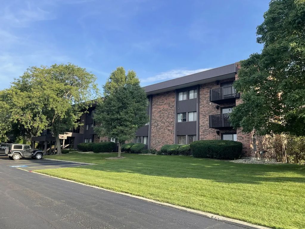 1504 Woodbridge Road 1f, Joliet