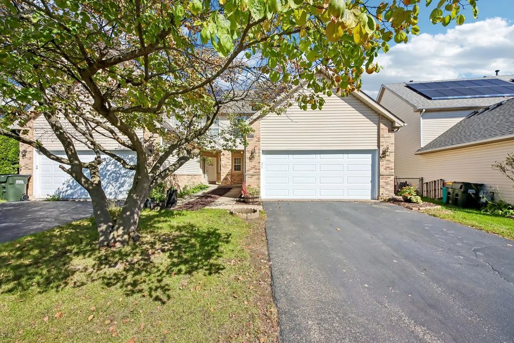 1084 Viewpoint Drive, Lake In The Hills