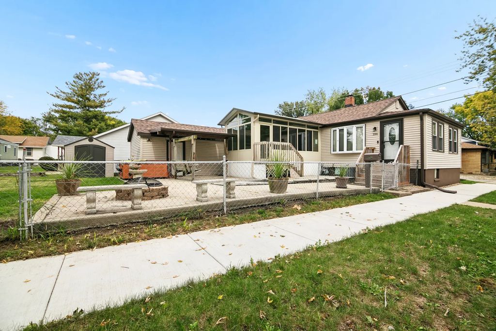 396 S Grand Avenue, Bradley
