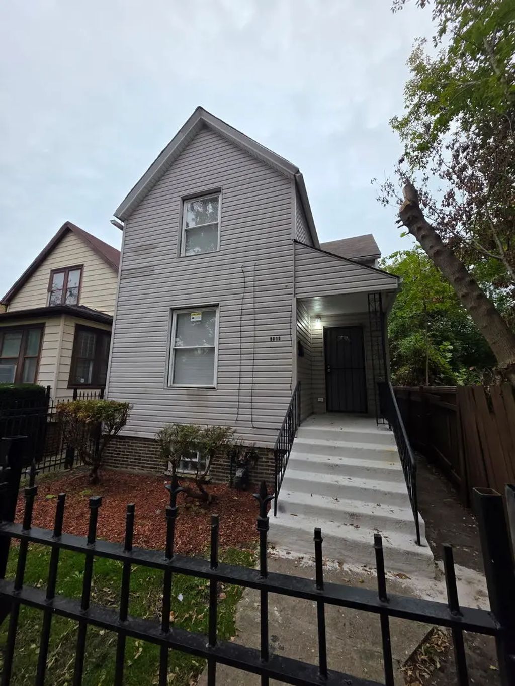 8013 S Marquette Avenue, Chicago