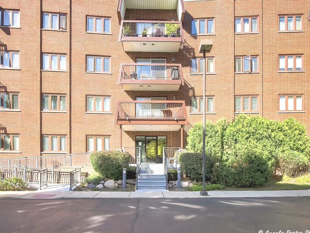 400 E Dundee Road 105c, Buffalo Grove
