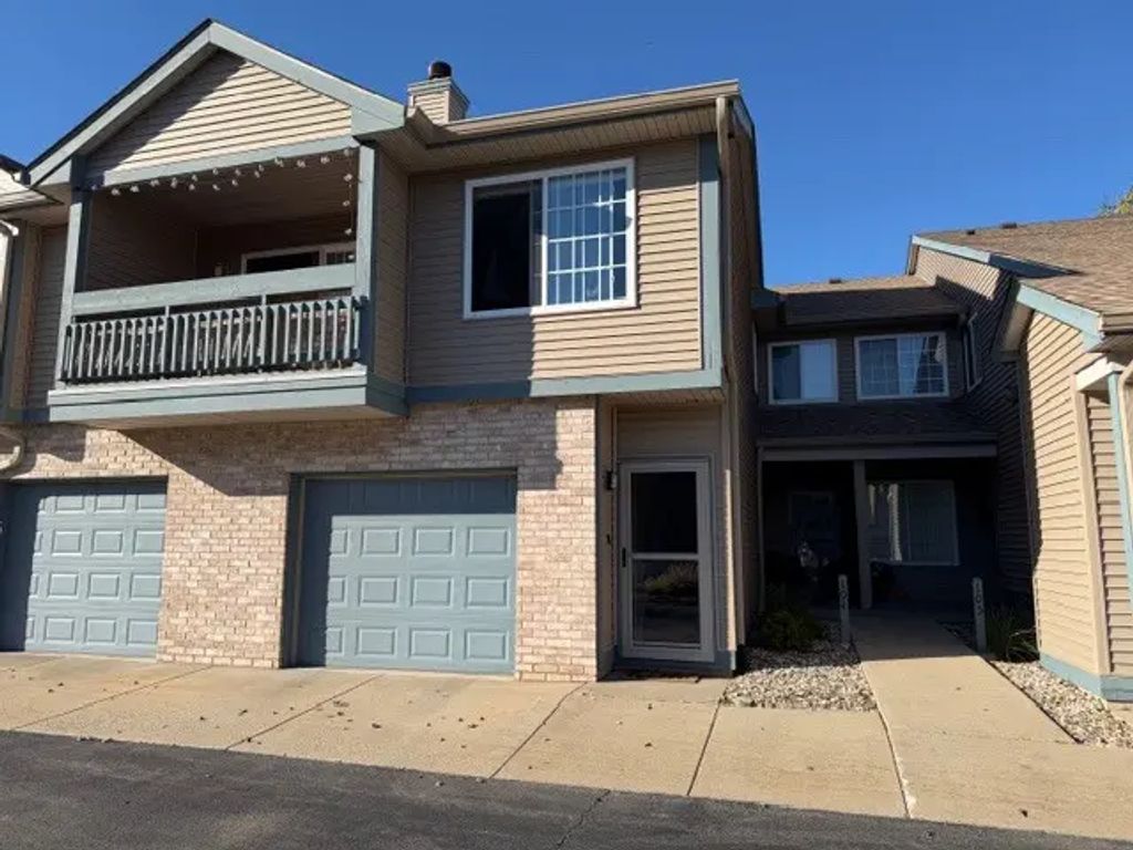 2404 Windward Boulevard 104, Champaign