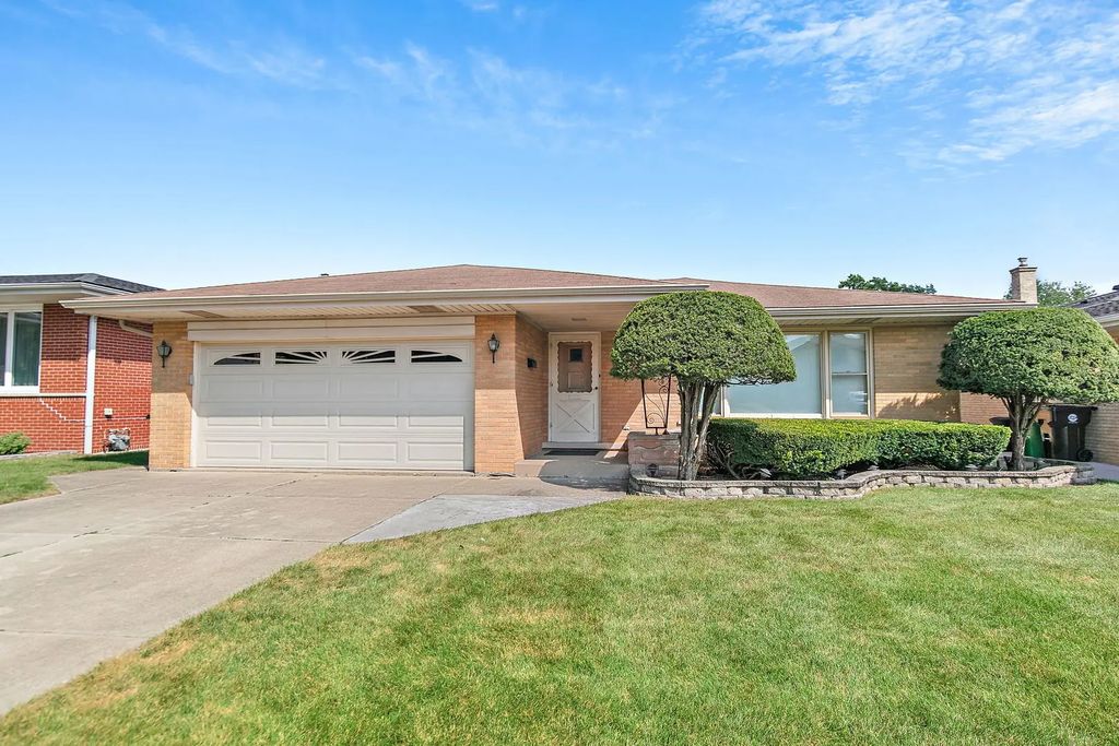 2831 Kensington Avenue, Westchester