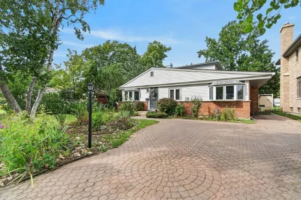 7106 Beckwith Road, Morton Grove